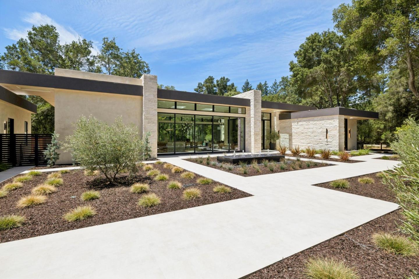 241 Georgia LN