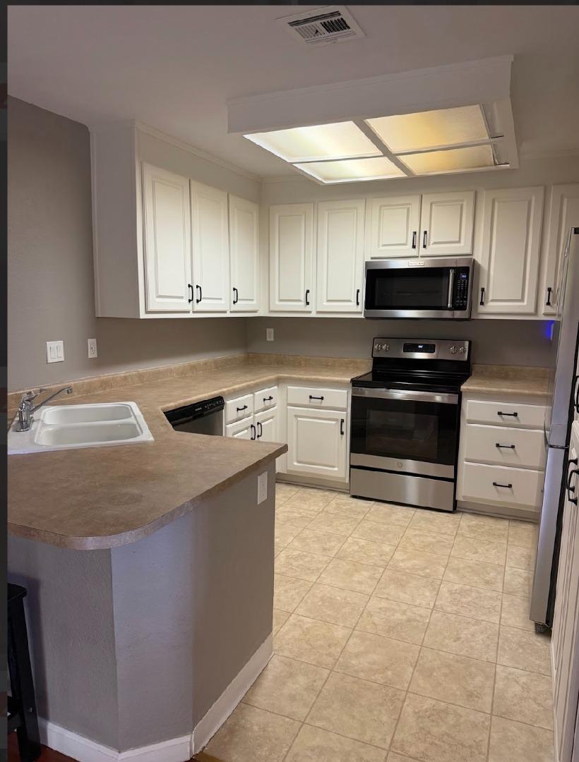 1635 W Swain Rd, Stockton, CA 95207 photo 2
