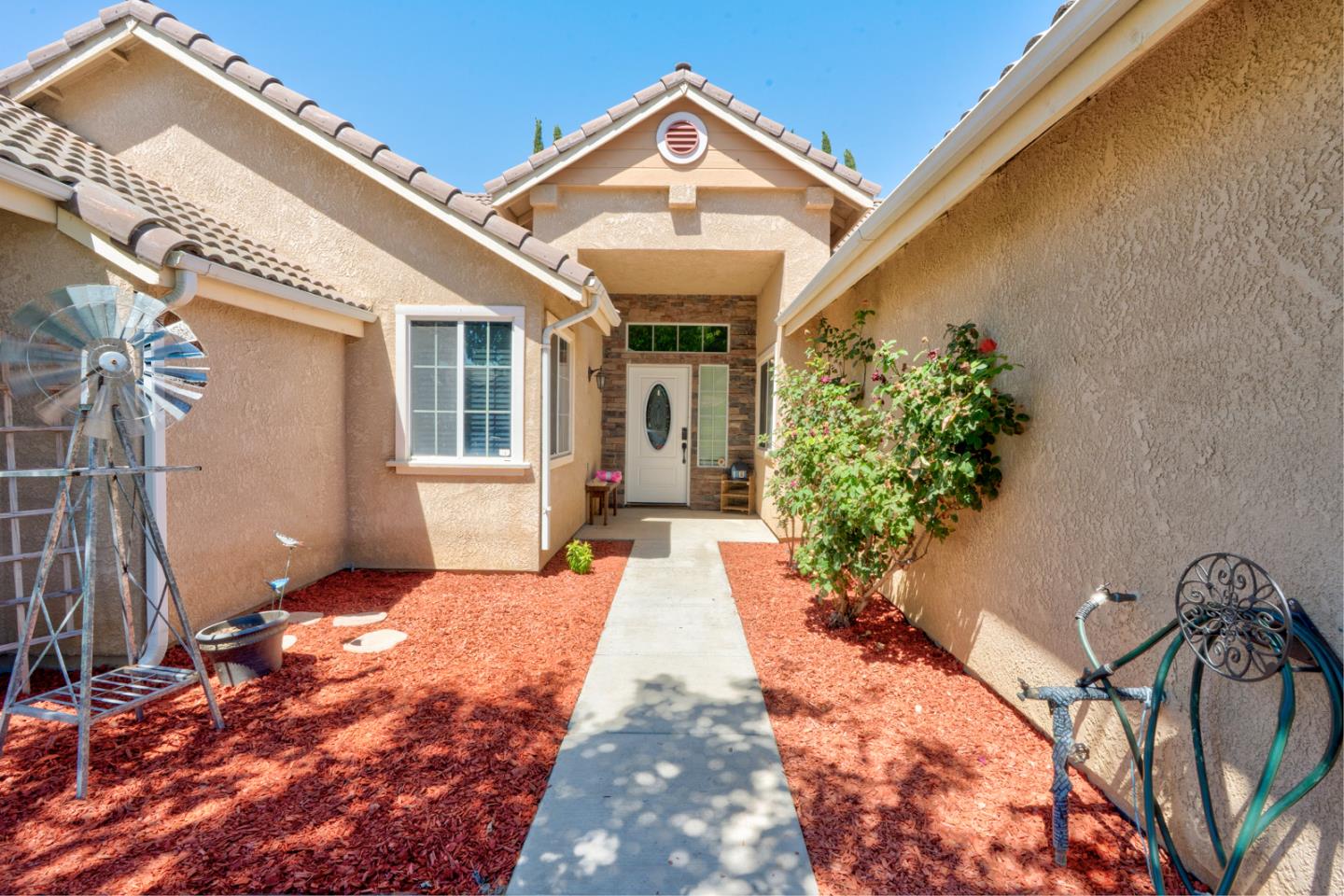 721 Rhine Ct, Los Banos, CA 93635 photo 2