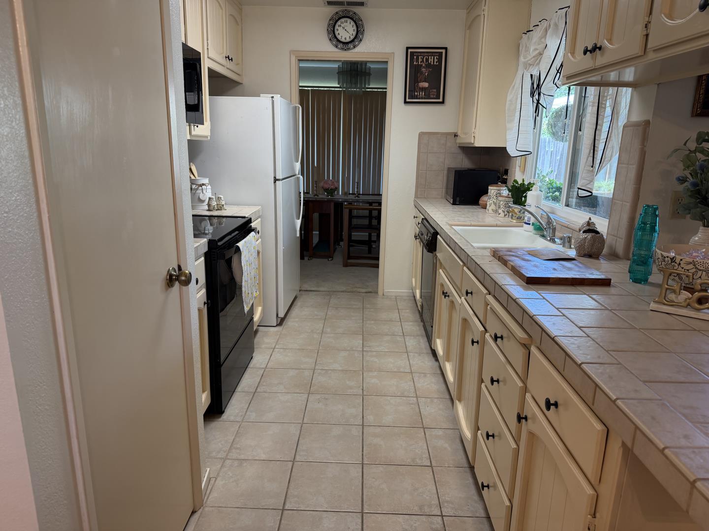 3705 Kona Oak Dr, Modesto, CA 95355 photo 9