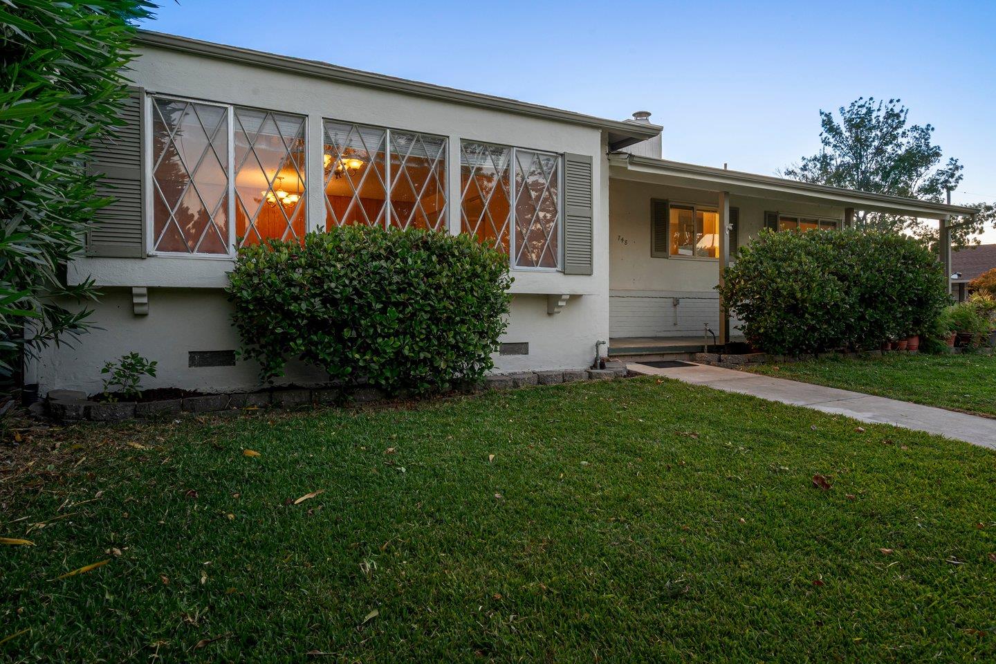 Front Image Thumbnail for ML82056350