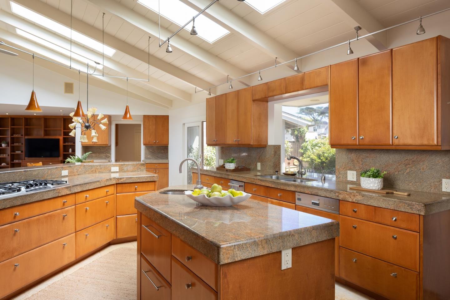 1209 Ocean View Blvd, Pacific Grove, CA 93950 photo 12