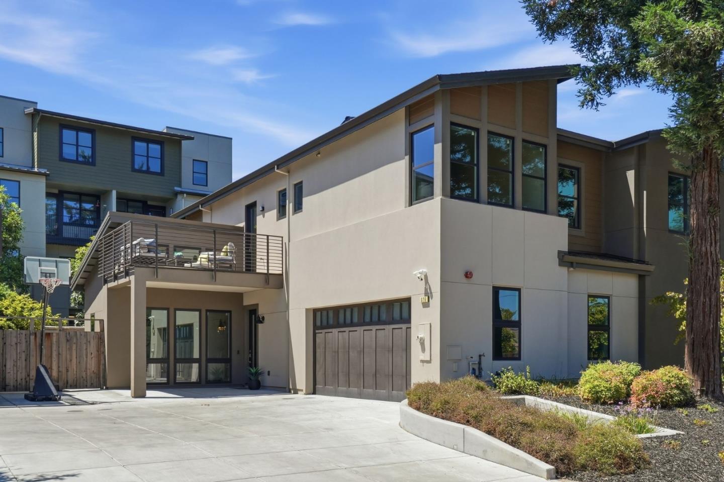 826 W Olive AVE