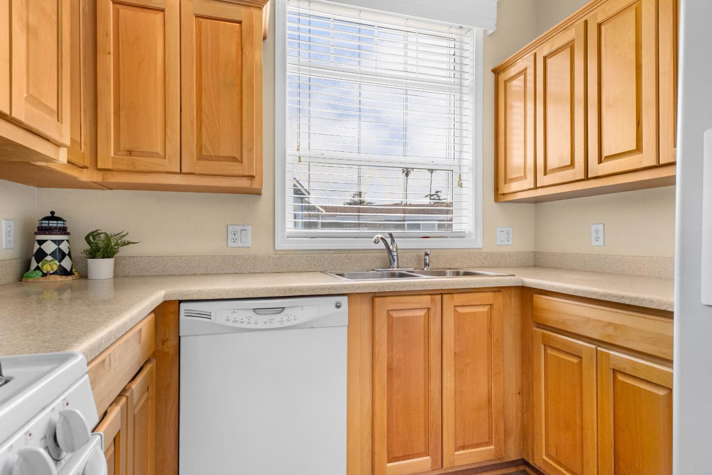 1555 Merrill ST 7, SantaCruz, CA 95062, Photo 4