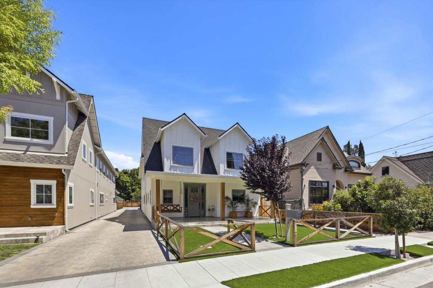 1220 Curtiss AVE