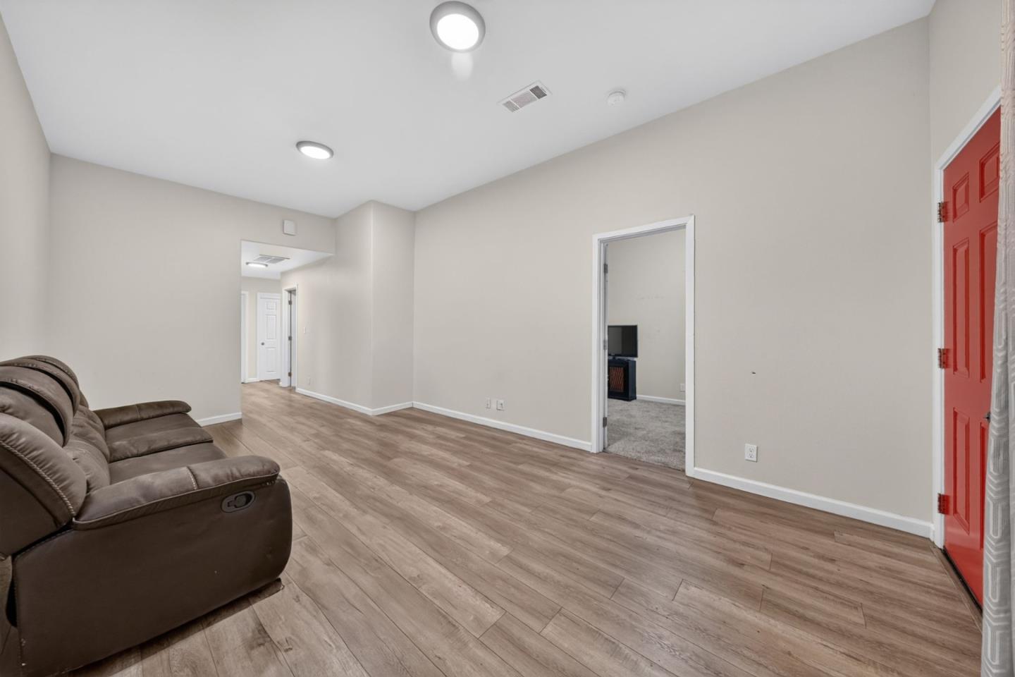 585 E Saint James ST, SanJose, CA 95112, Photo 6