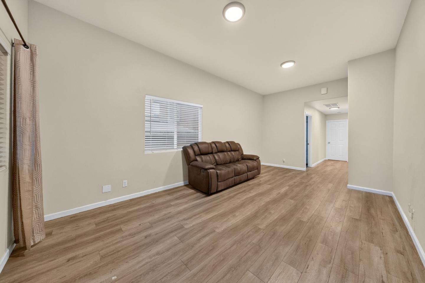 585 E Saint James ST, SanJose, CA 95112, Photo 7