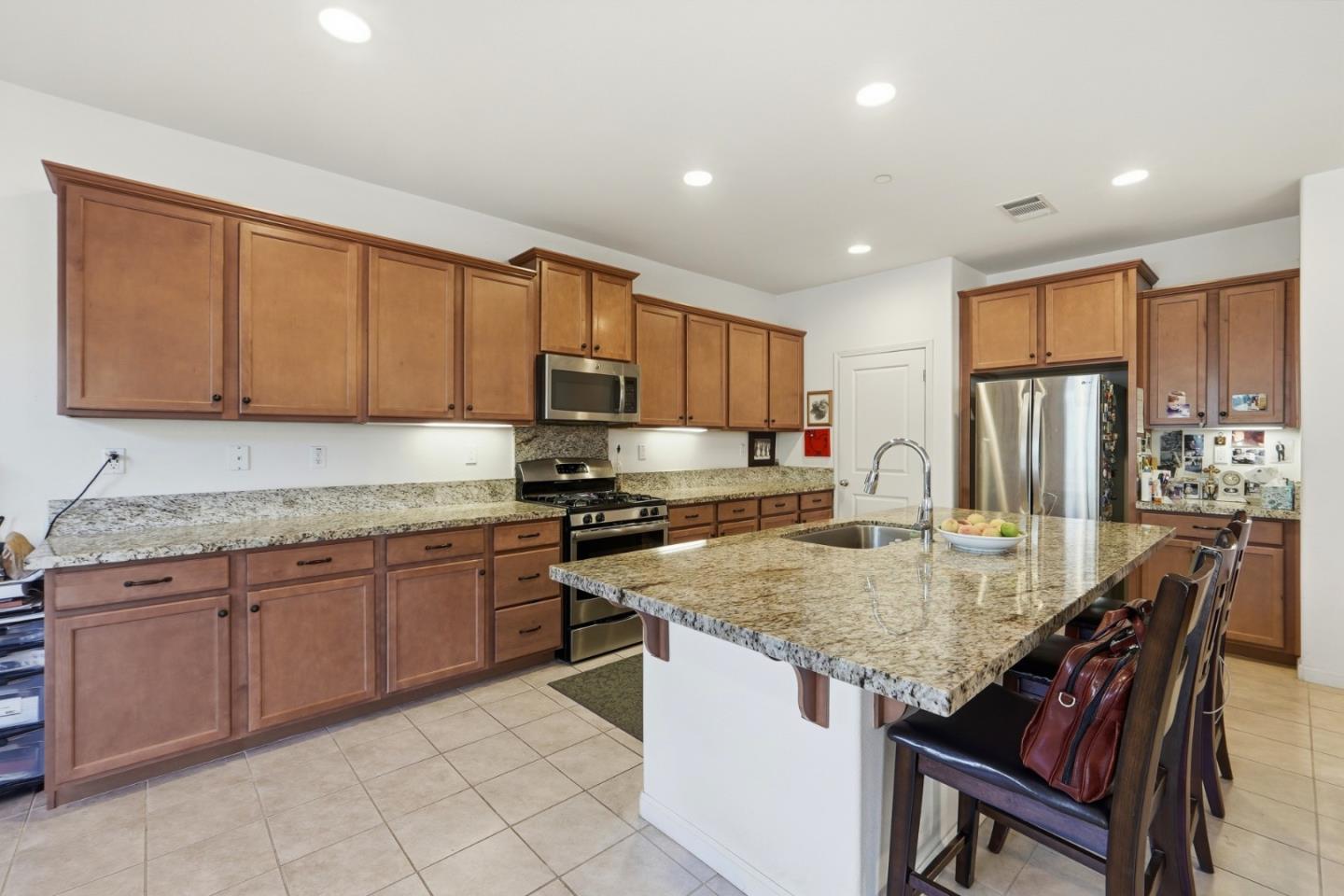 290 Heartland Dr, Hollister, CA 95023 photo 9