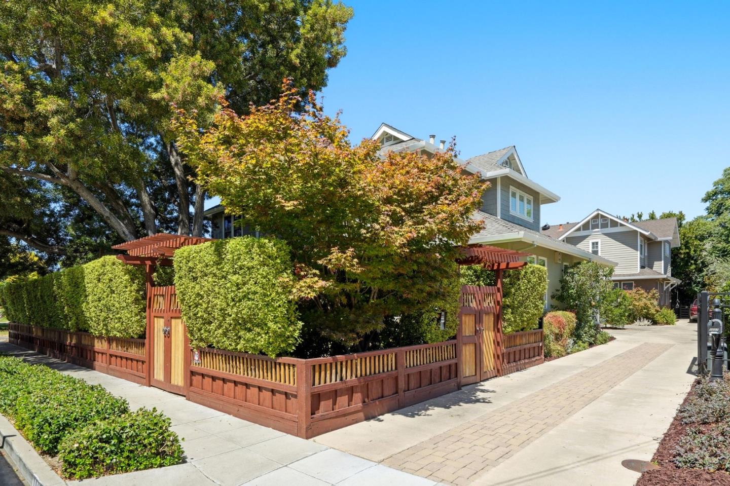1113 Lincoln CT