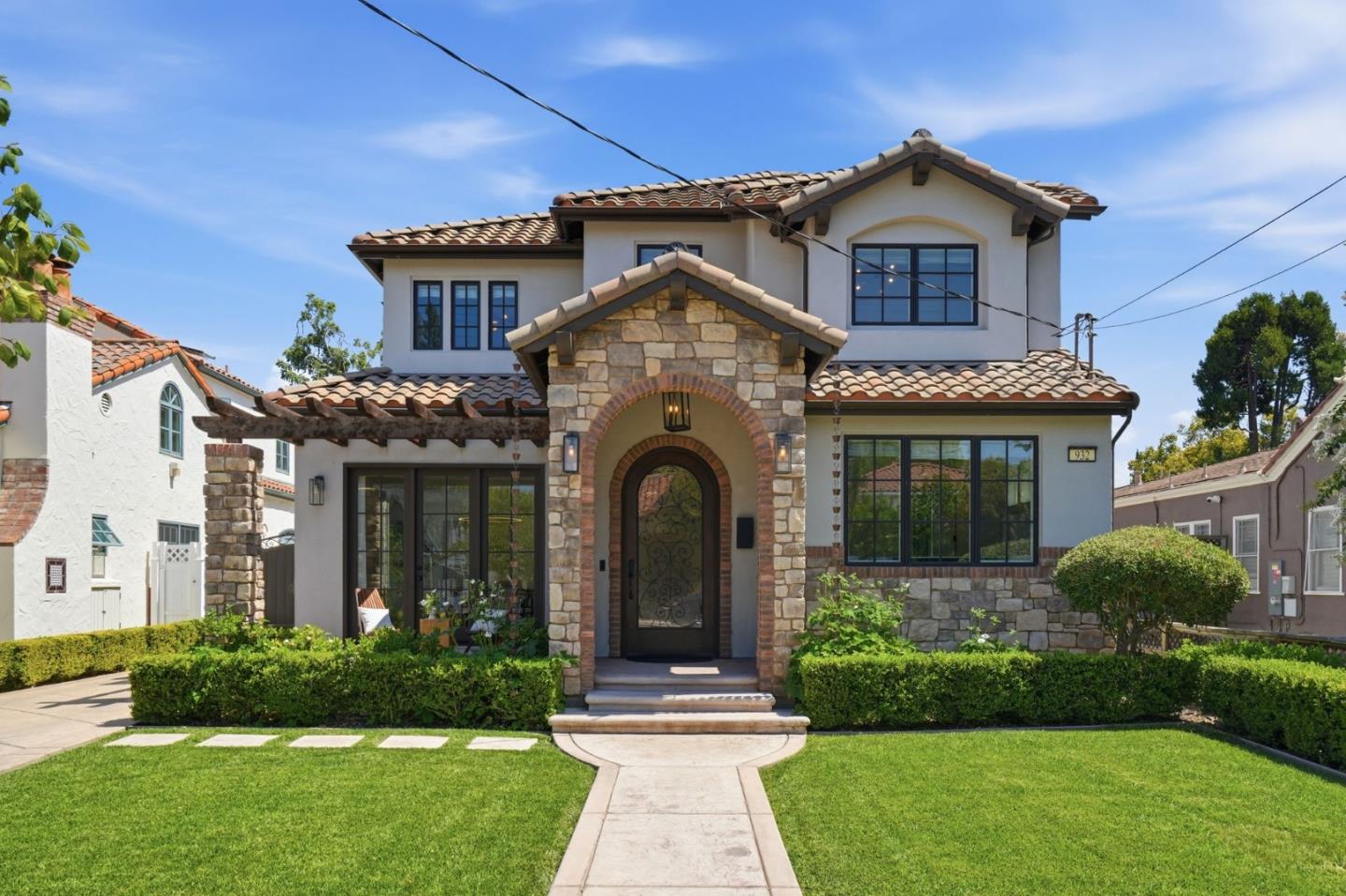 932 California AVE