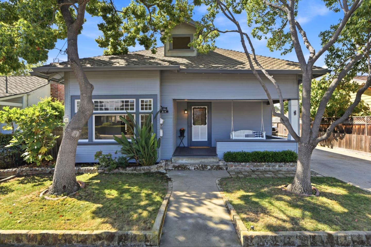 212 E Rincon AVE
