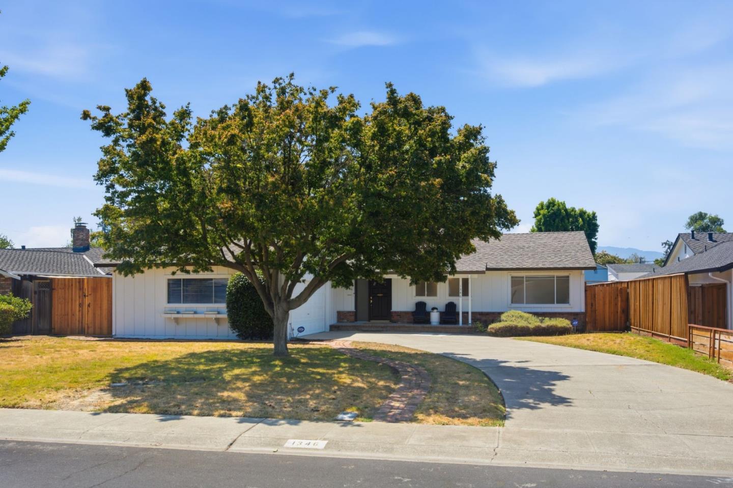 1346 El Moro DR