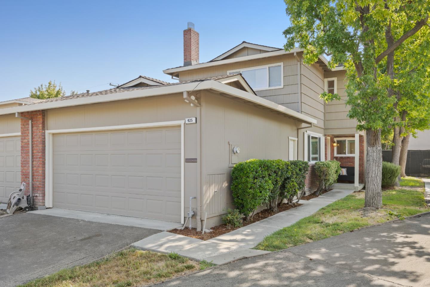 425 Poppy PL