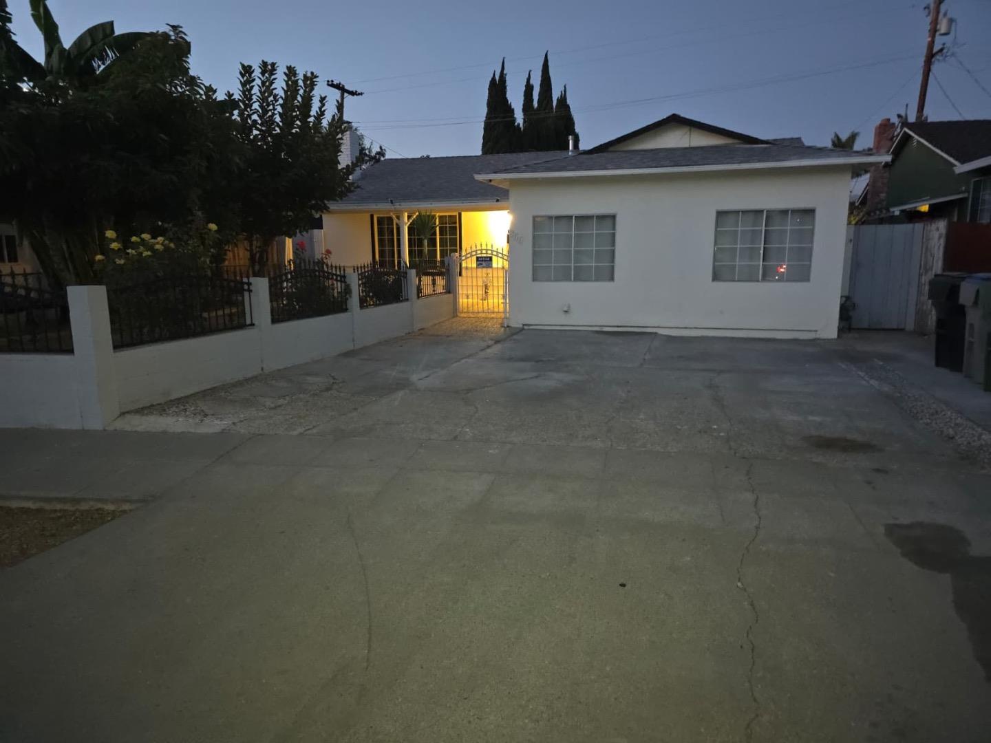 866 McCreery AVE