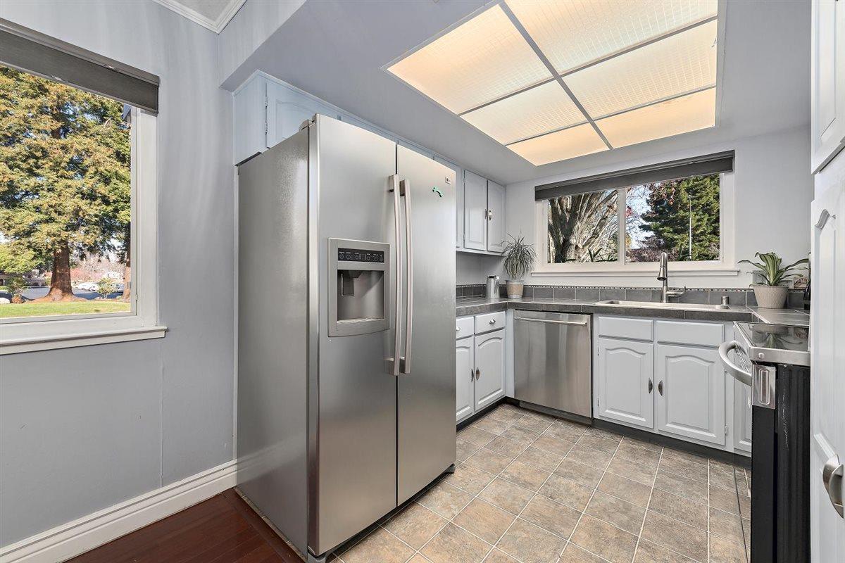 1 Comstock Queen CT, MountainView, CA 94043, Photo 6