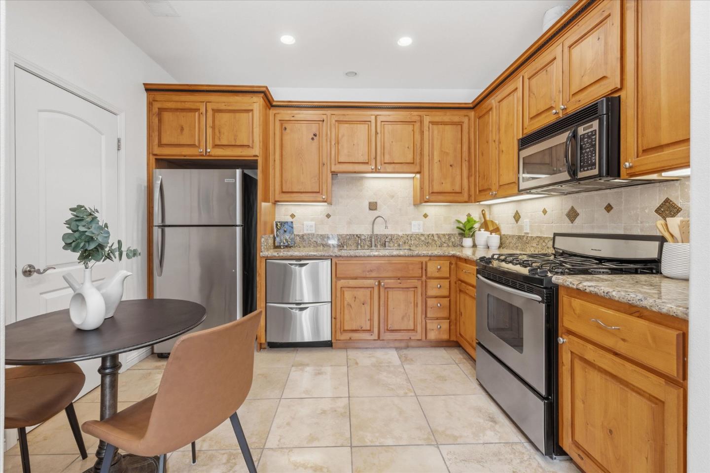 456 Gabilan ST 3, LosAltos, CA 94022, Photo 6