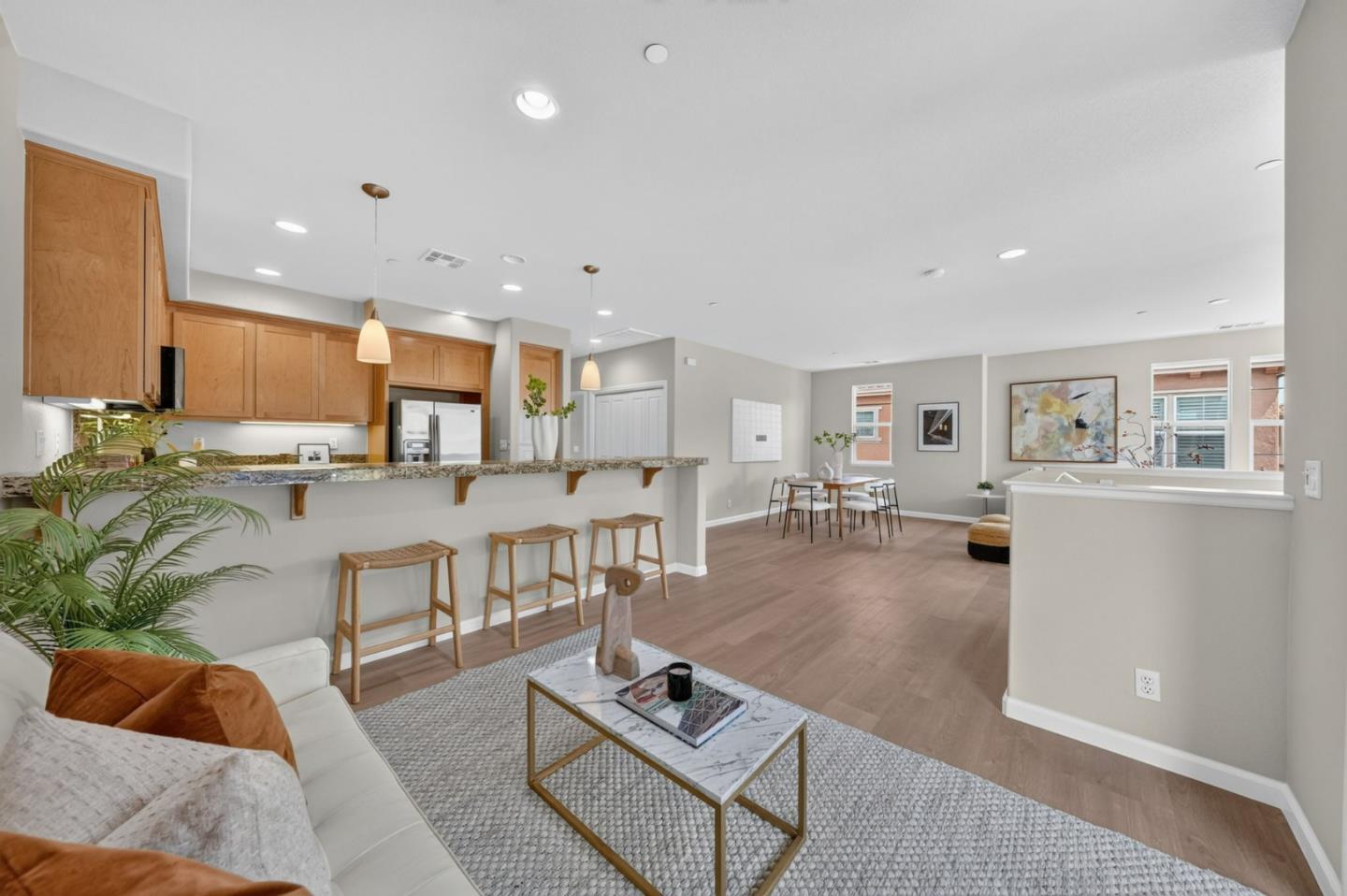 2193 Santoro LN