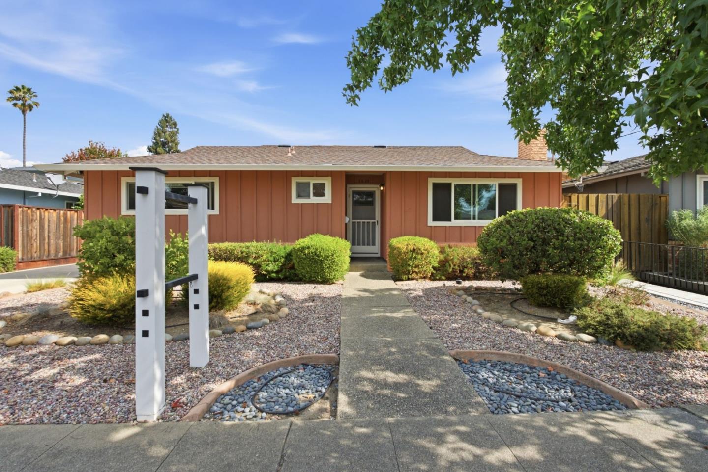 1519 Hawes CT