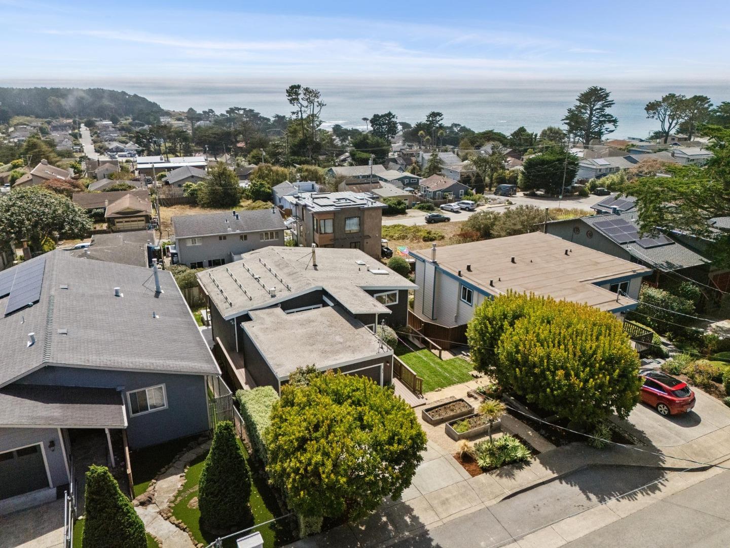 830 Buena Vista ST, MossBeach, CA 94038, Photo 2
