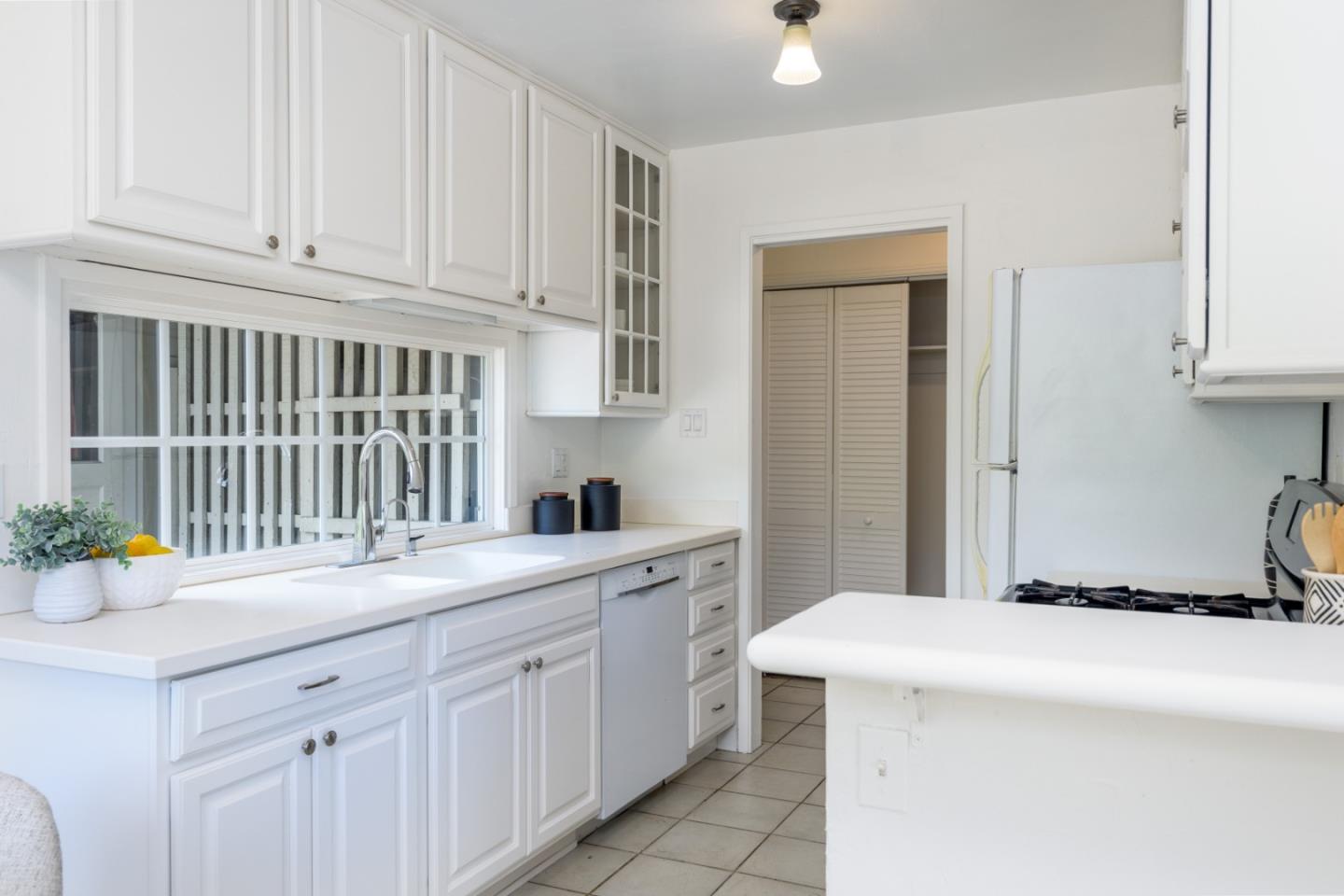 73 Poinsettia AVE, SanMateo, CA 94403, Photo 4