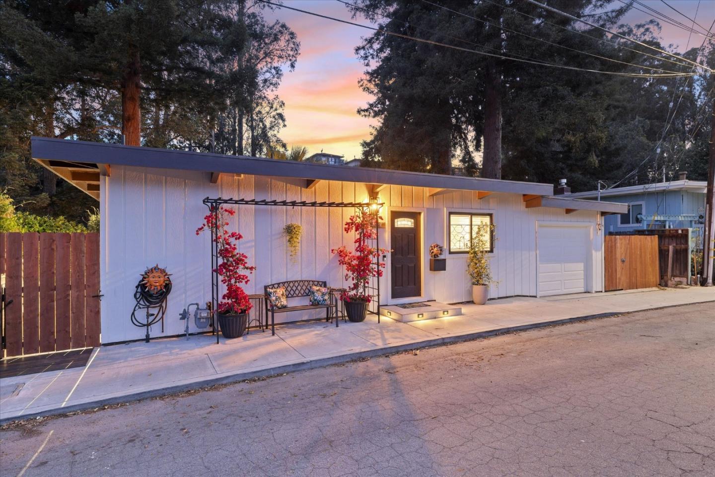 539 Riverview Dr, Capitola, CA 95010 - 2 Beds | 2 Baths (Active ...