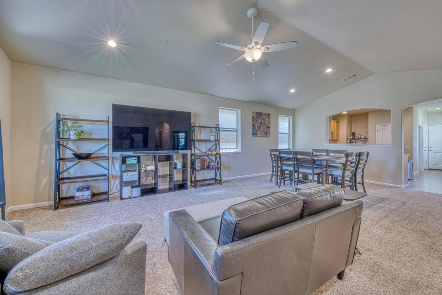675 Lewis St, King City, CA 93930 photo 4