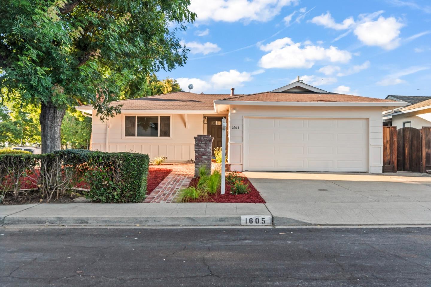 1605 Grand Teton DR