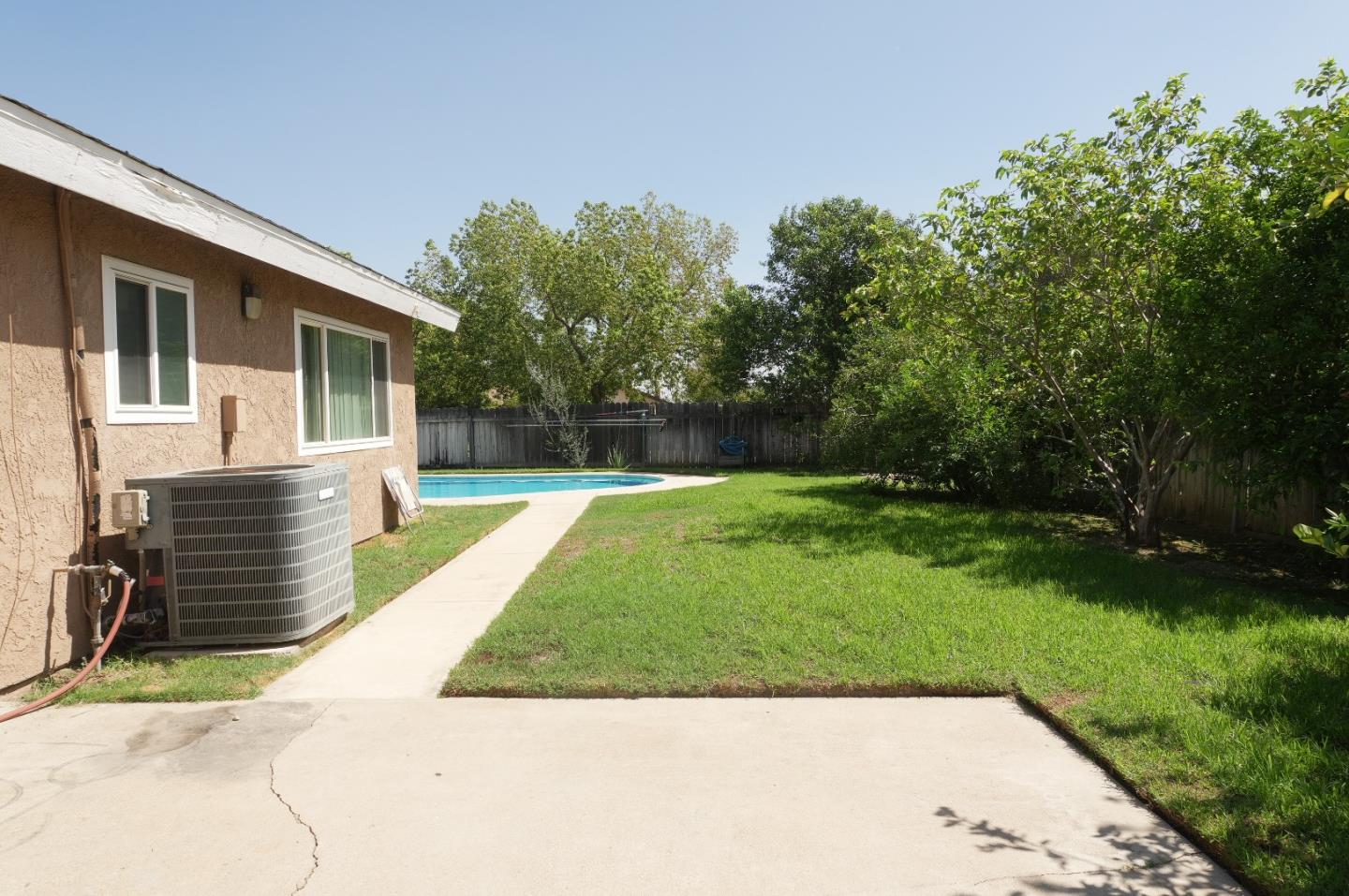 2108 N Apple Ave, Rialto, CA 92377 photo 36