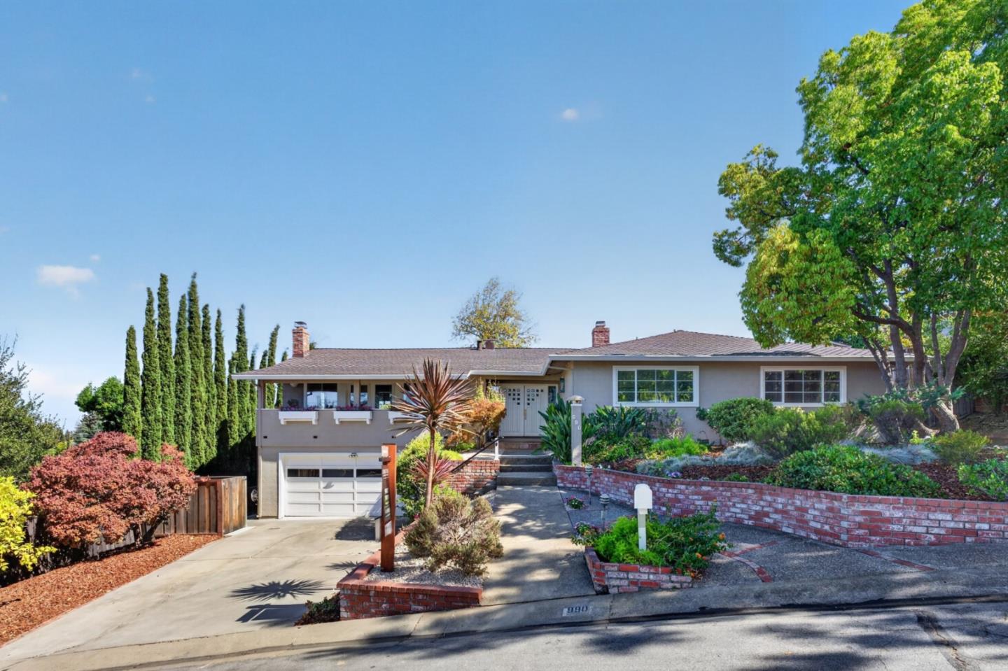 990 Oxford DR