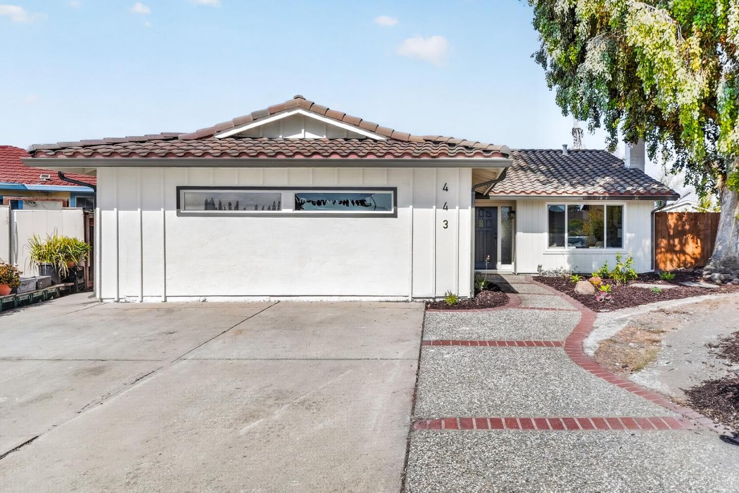 443 Donahe PL