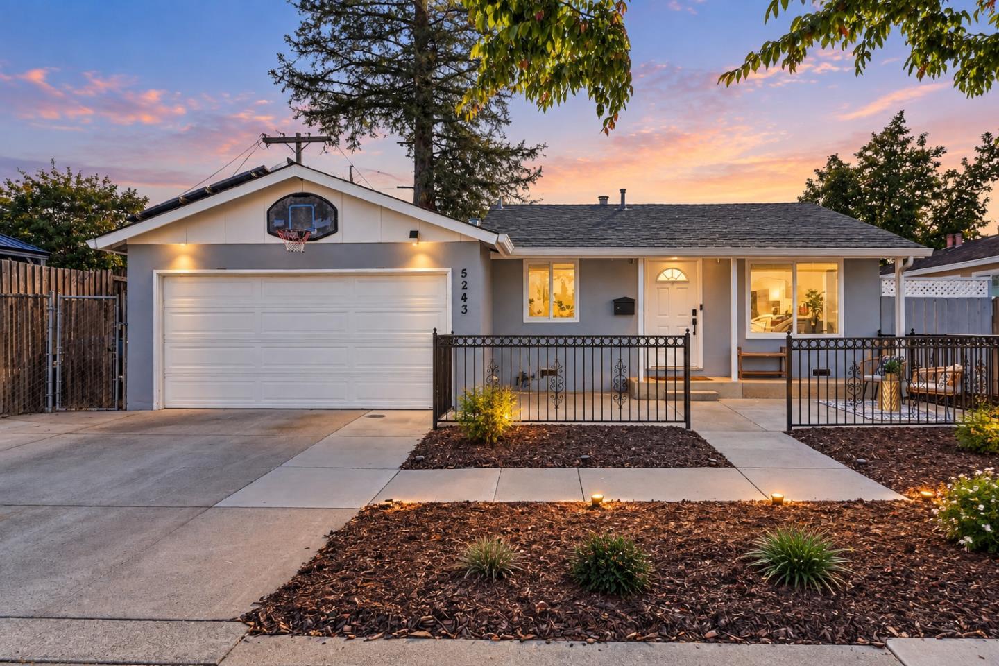 5243 Amelia DR
