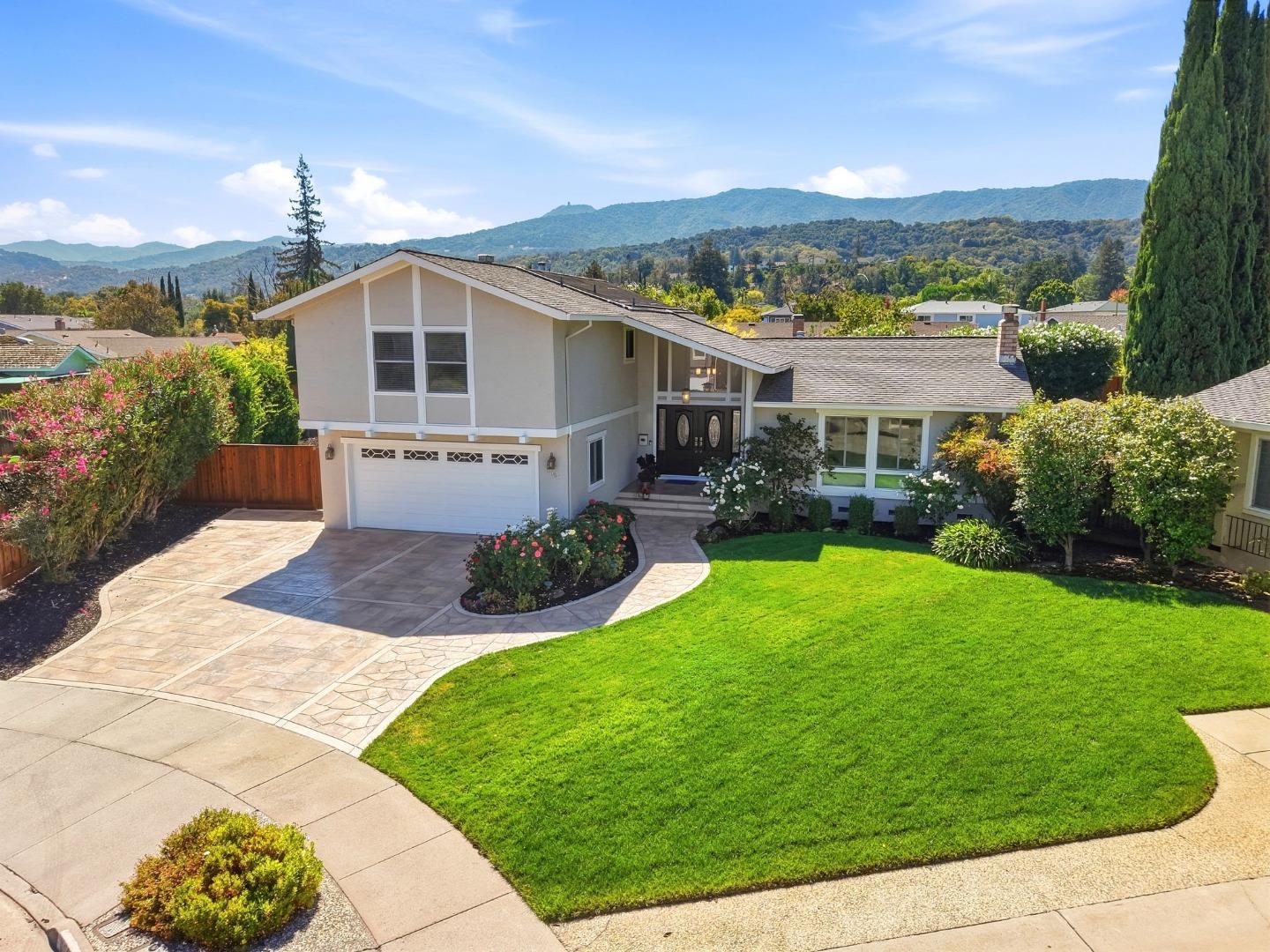 6069 Bluering CT