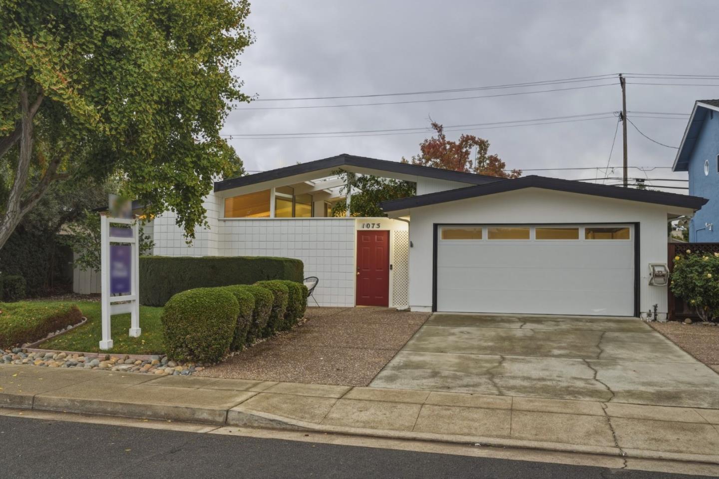1075 Rembrandt Dr