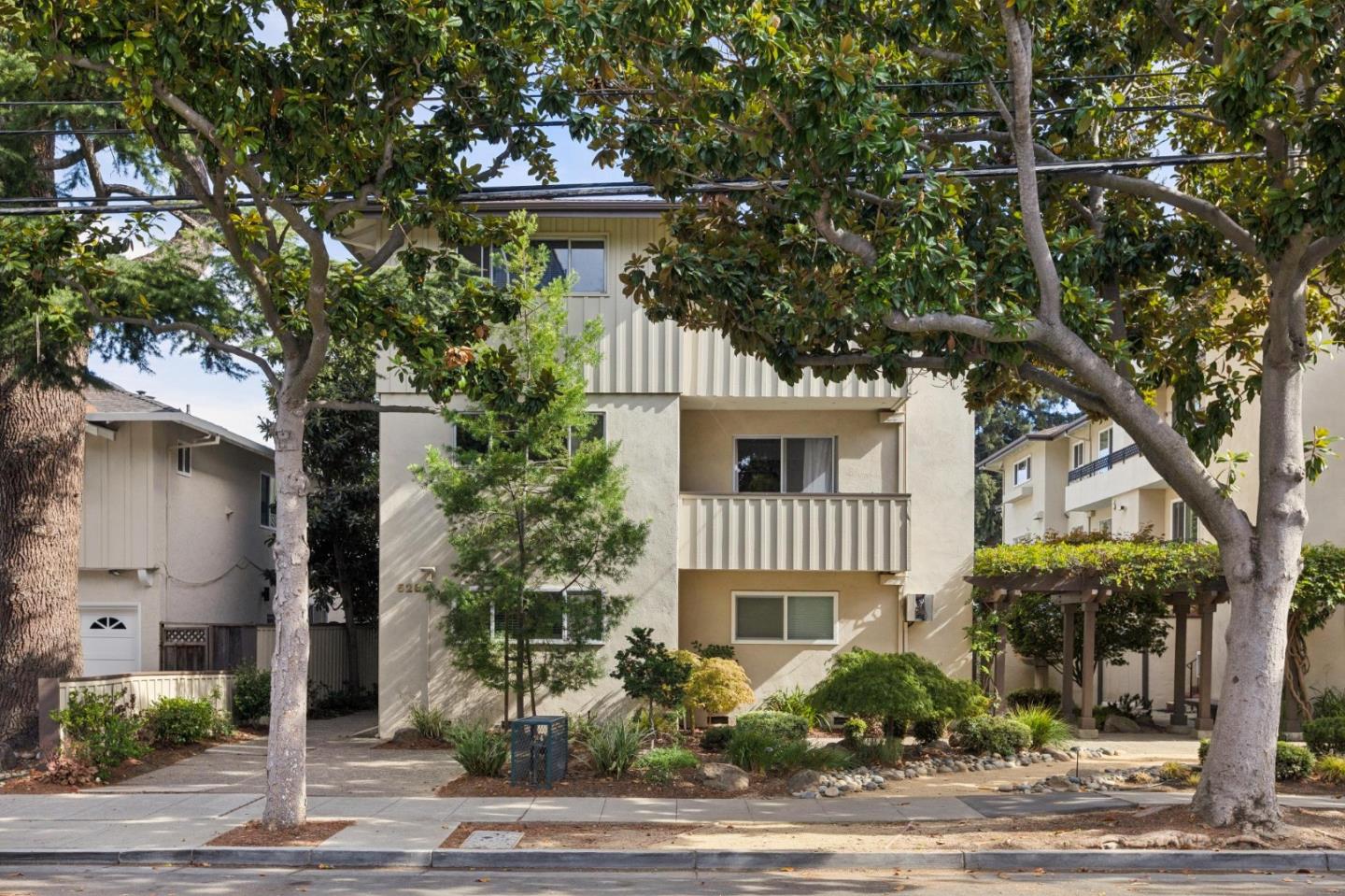 528 Everett AVE F
