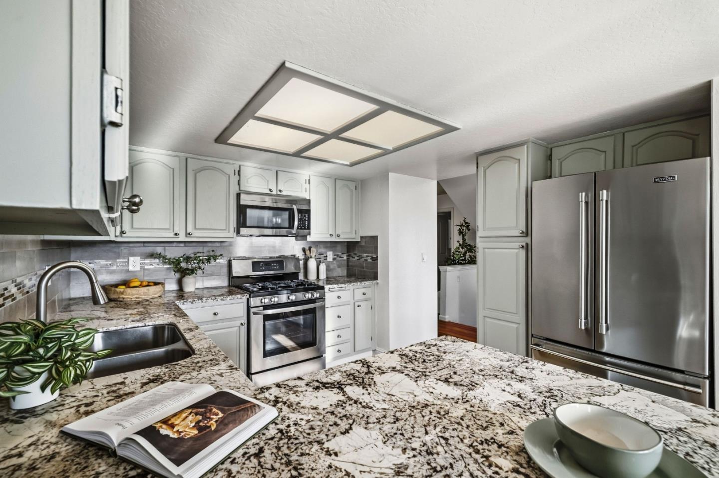 813 Isbel CT, SantaCruz, CA 95060, Photo 2