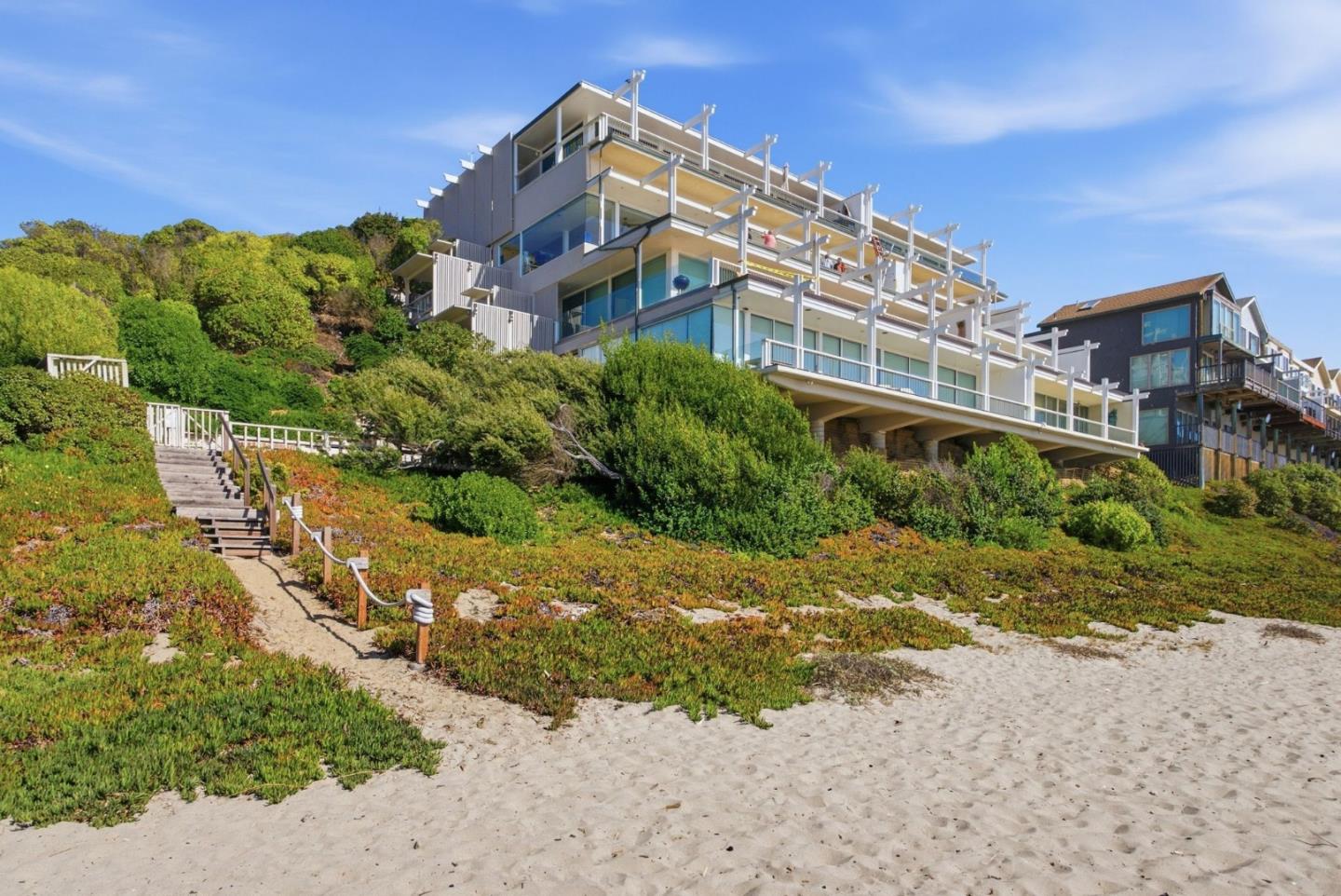 300 Oceanview DR 302, LaSelvaBeach 95076