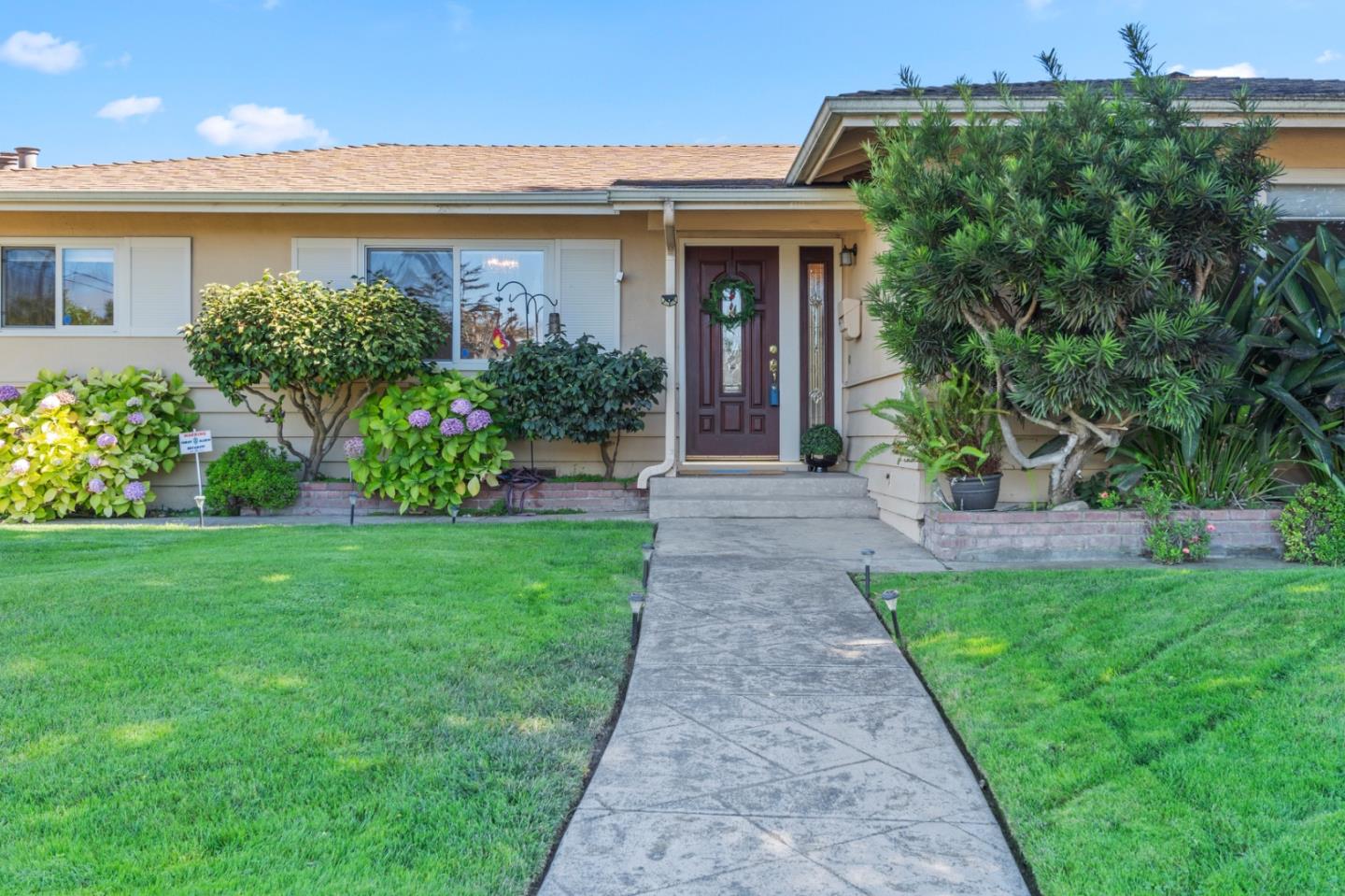 1069 University AVE, SALINAS, CA 93901