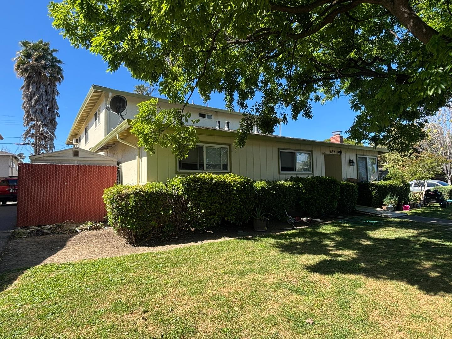 632 E Olive AVE