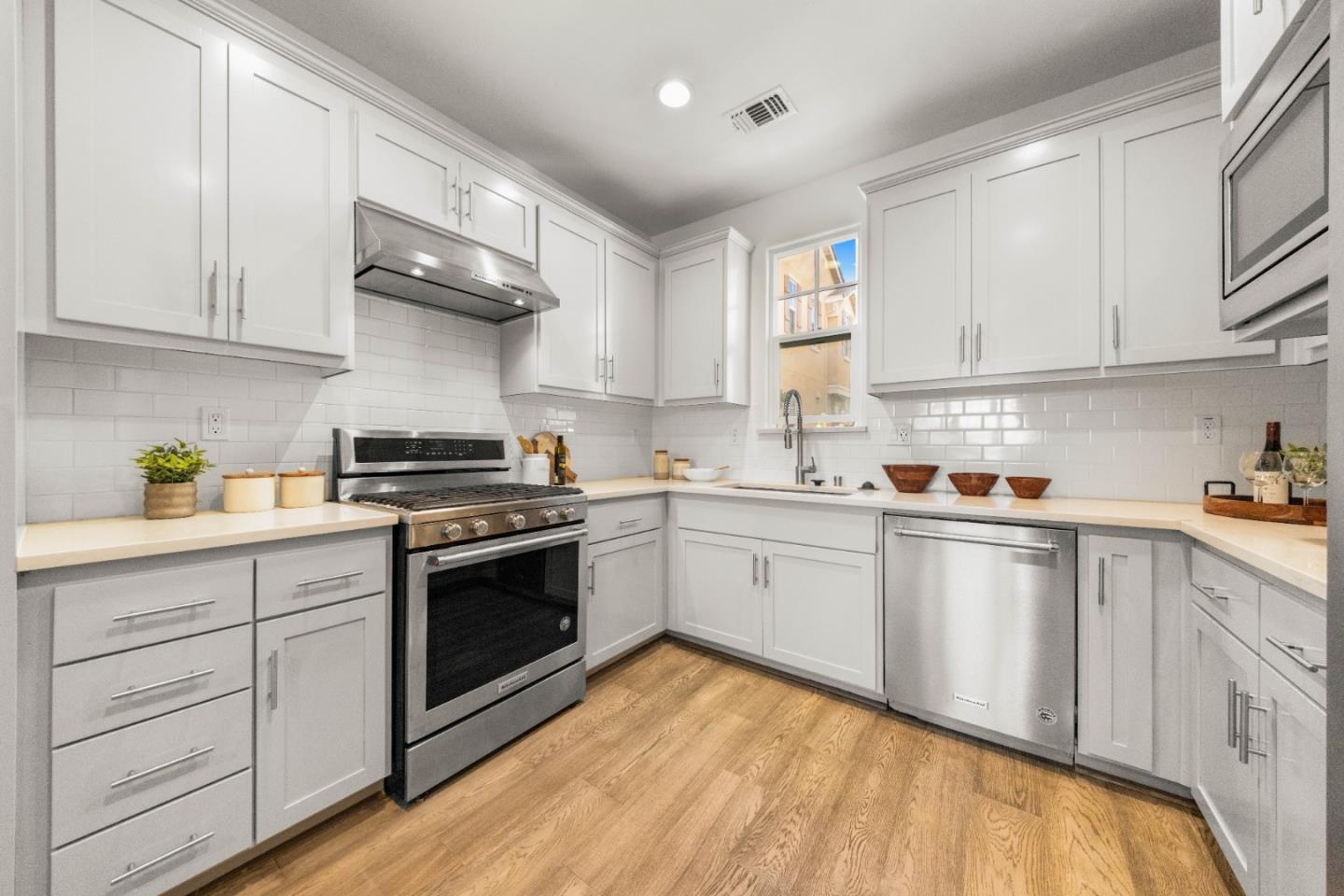 3818 Pyramid Way, MountainView, CA 94043, Photo 6