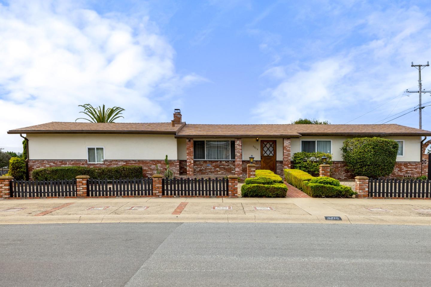 3216 Vista Del Camino