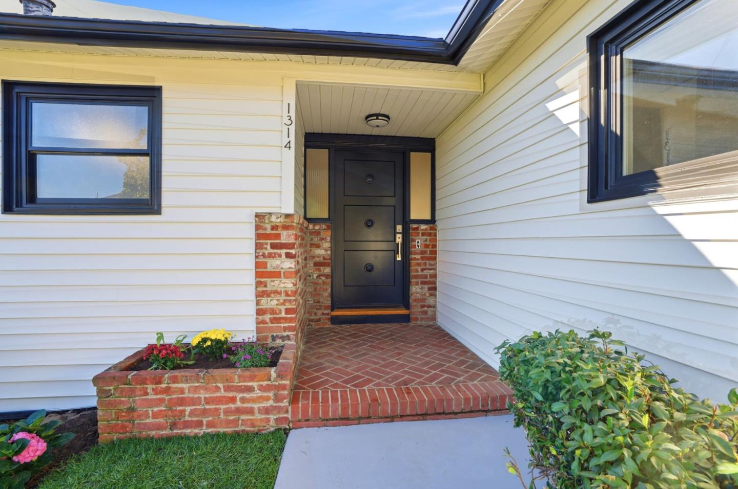 Address Filtered, Photo 6
