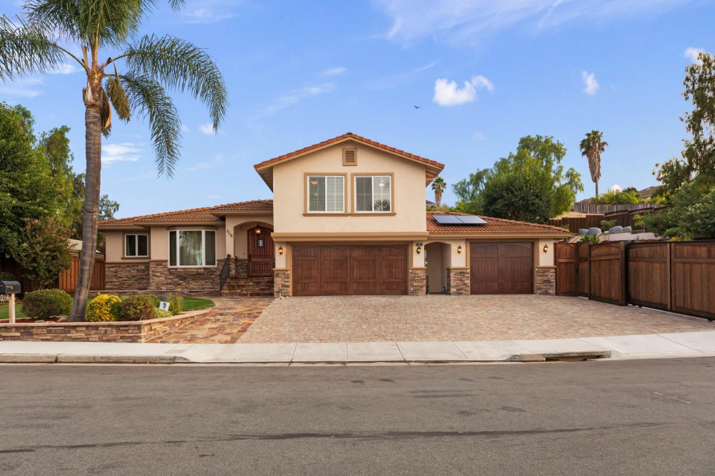 2118 Wendover Ln