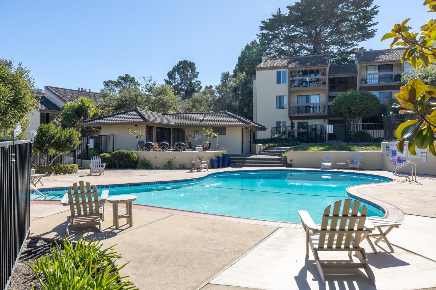 1111 Golden Oaks LN