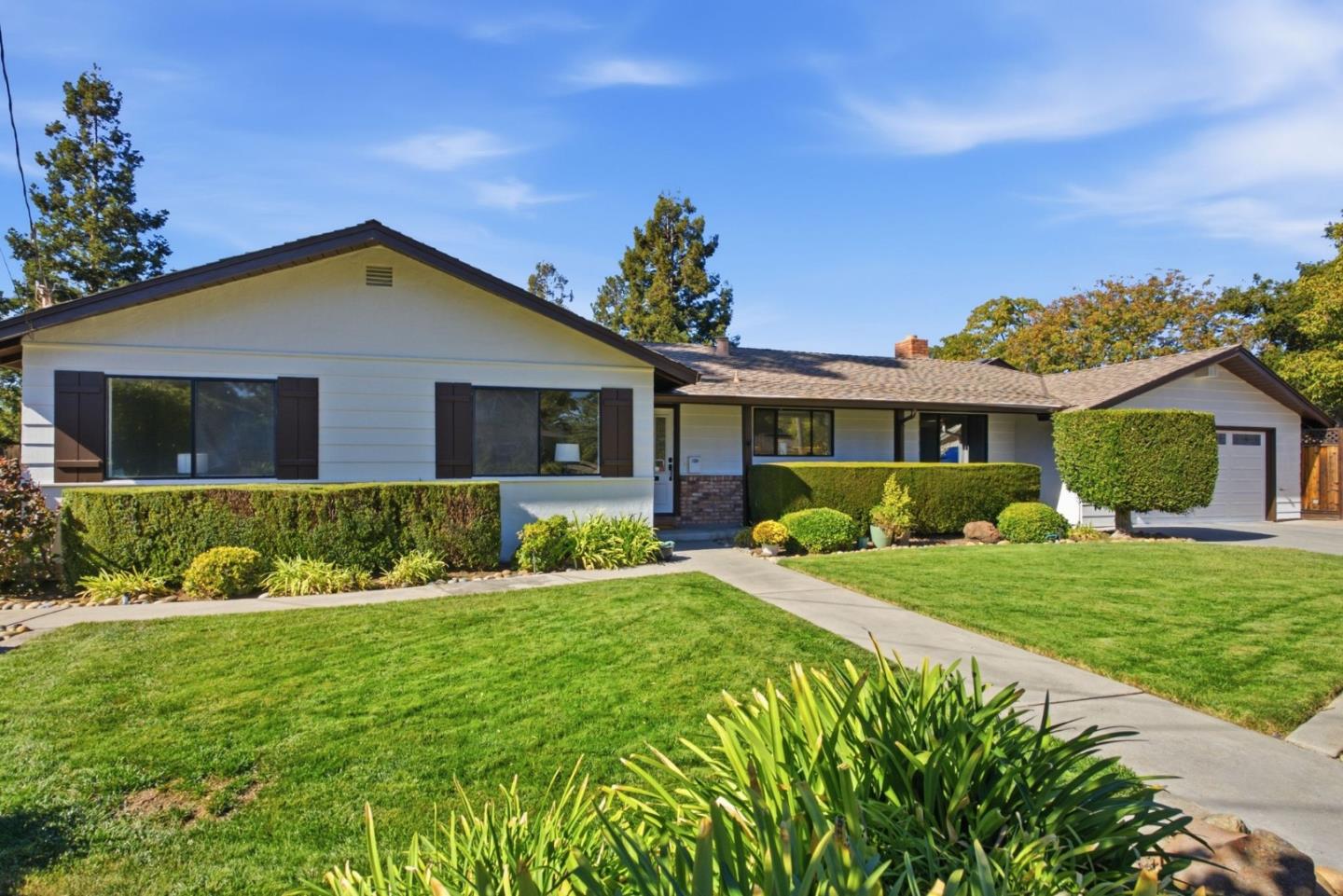 21905 Meadowview Lane