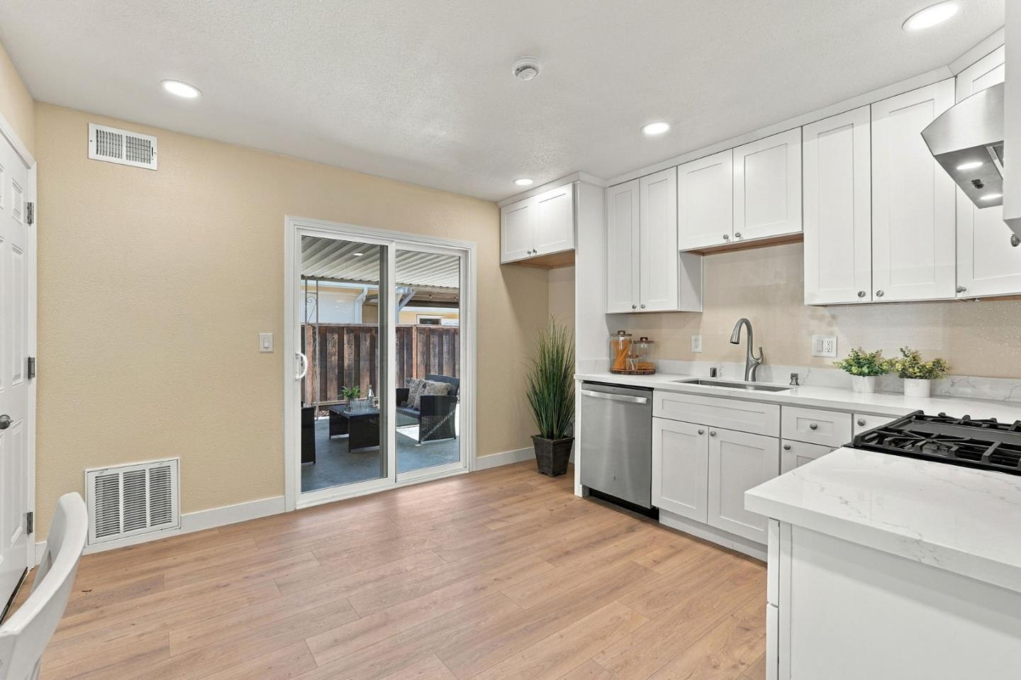 1638 Tierra Buena Dr, SanJose, CA 95121, Photo 6