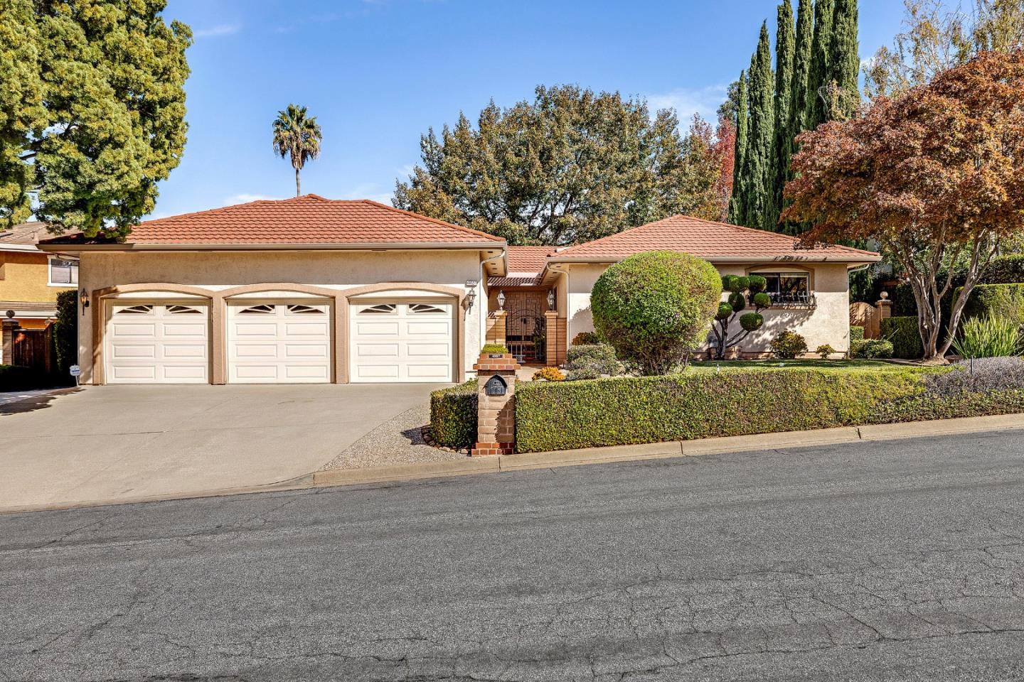 46627 Windmill Dr