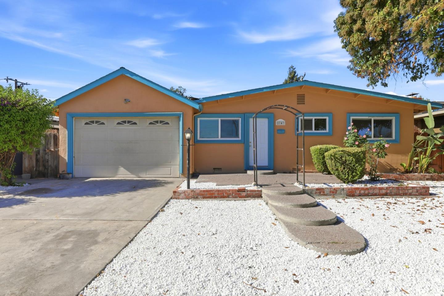 2747 Sussex DR