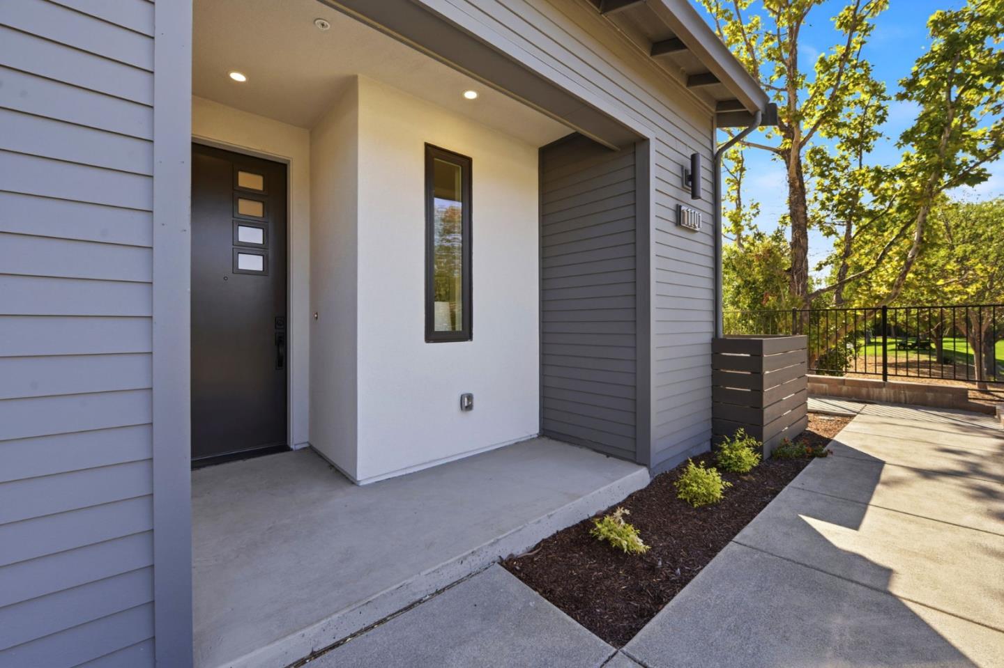 Front Image Thumbnail for ML82065525