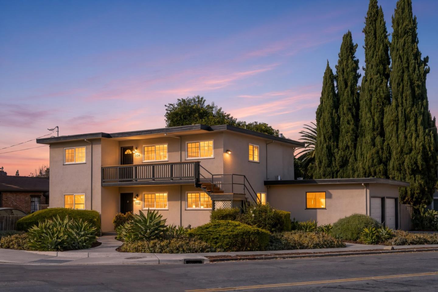 1102 Sherwood AVE