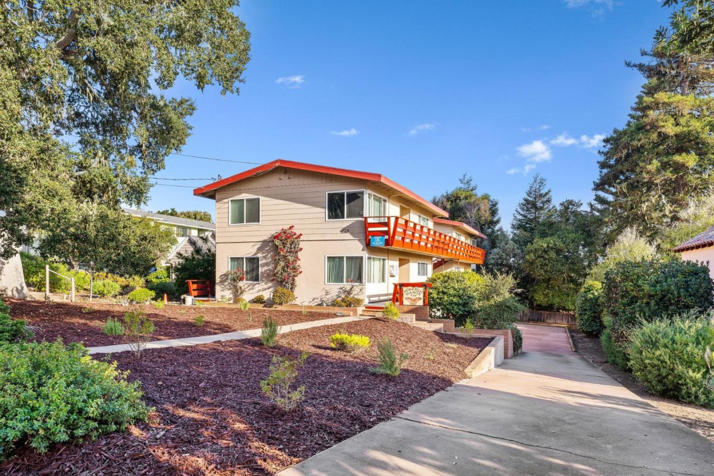 950 Lighthouse Ave